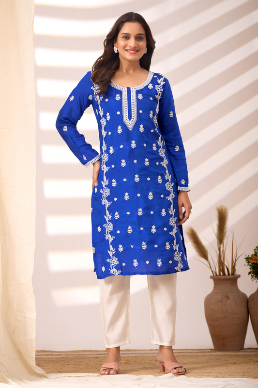 Raashii Embroidery Kurta Set